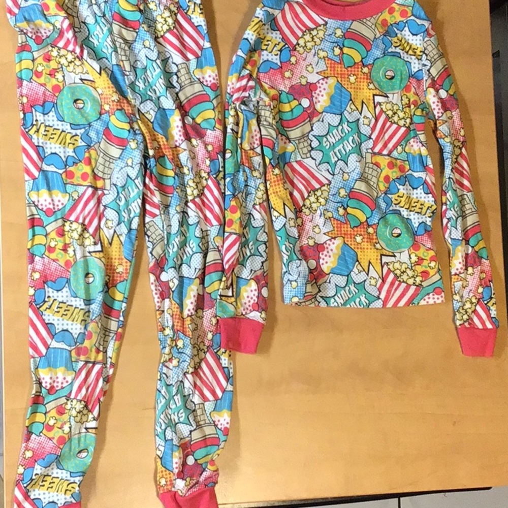 Hi so I’m selling some pajamas